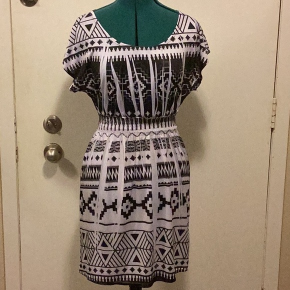 Womens subliminal print Dress short sleeves SMALL Black & White - Picture 2 of 9